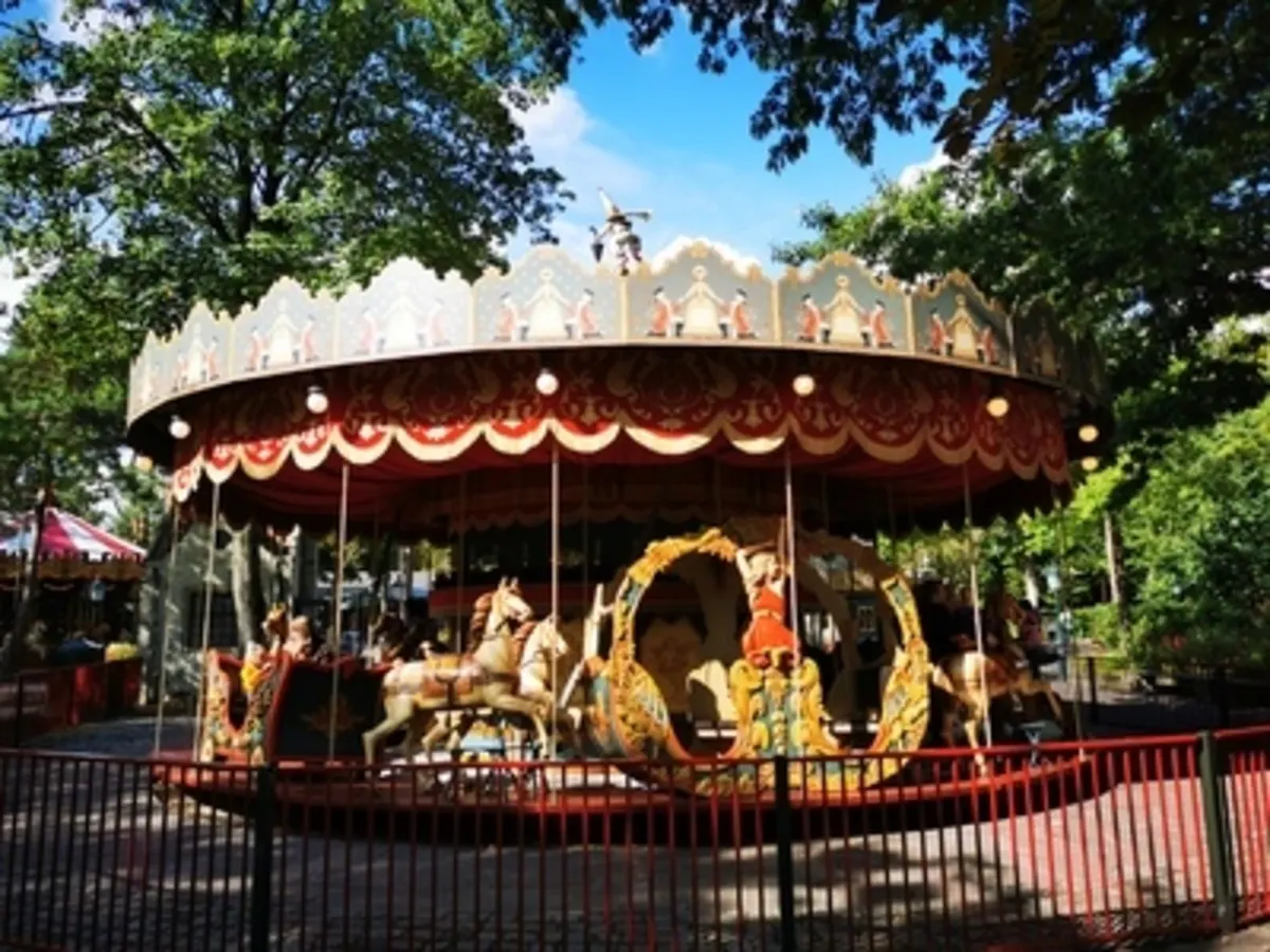 Anton Pieckcarrousel