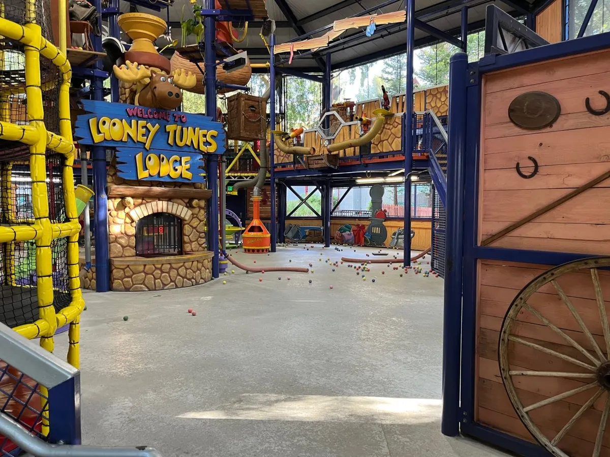 Looney Tunes Lodge