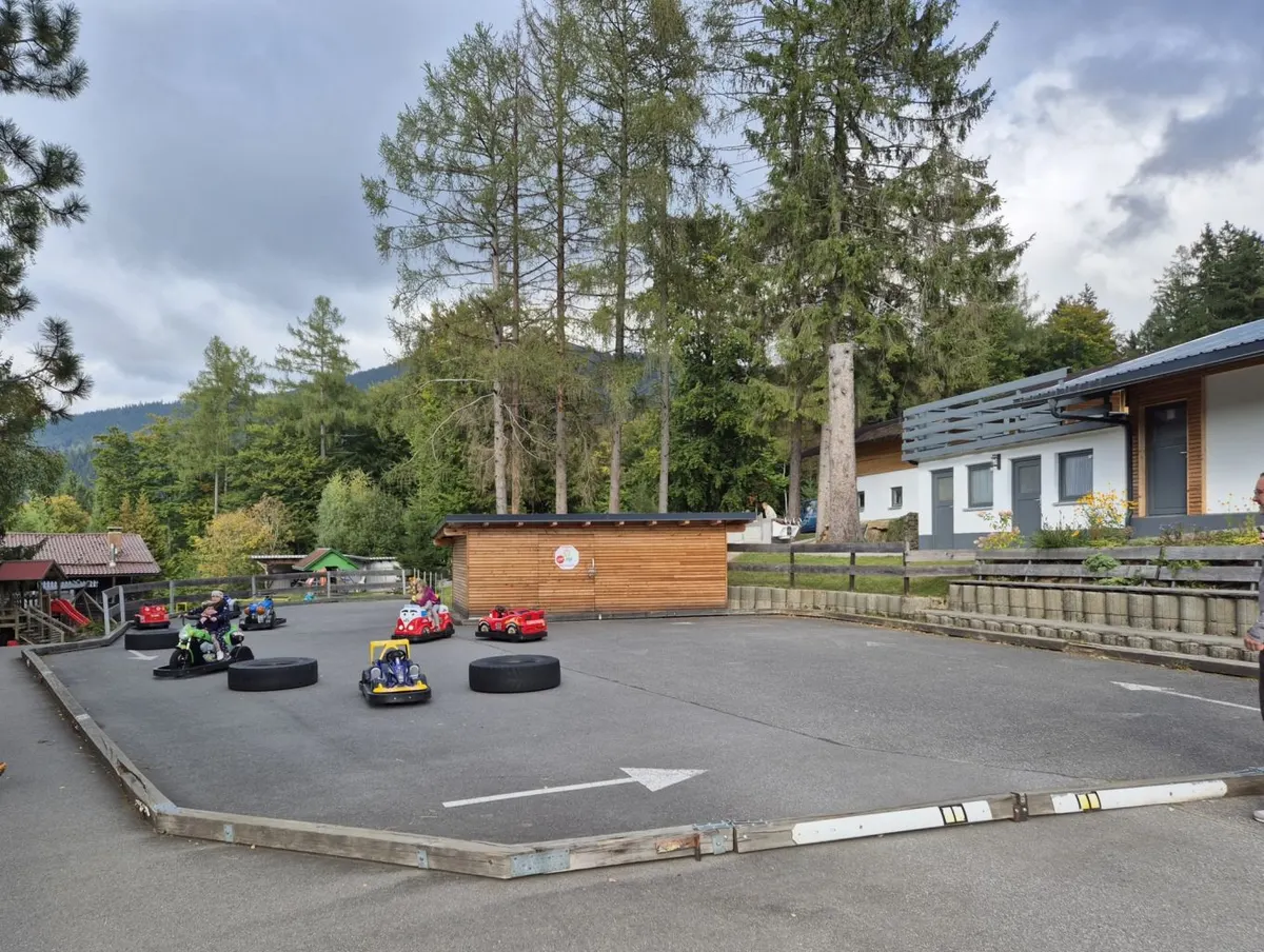 Kinderautobahn kleine Autos