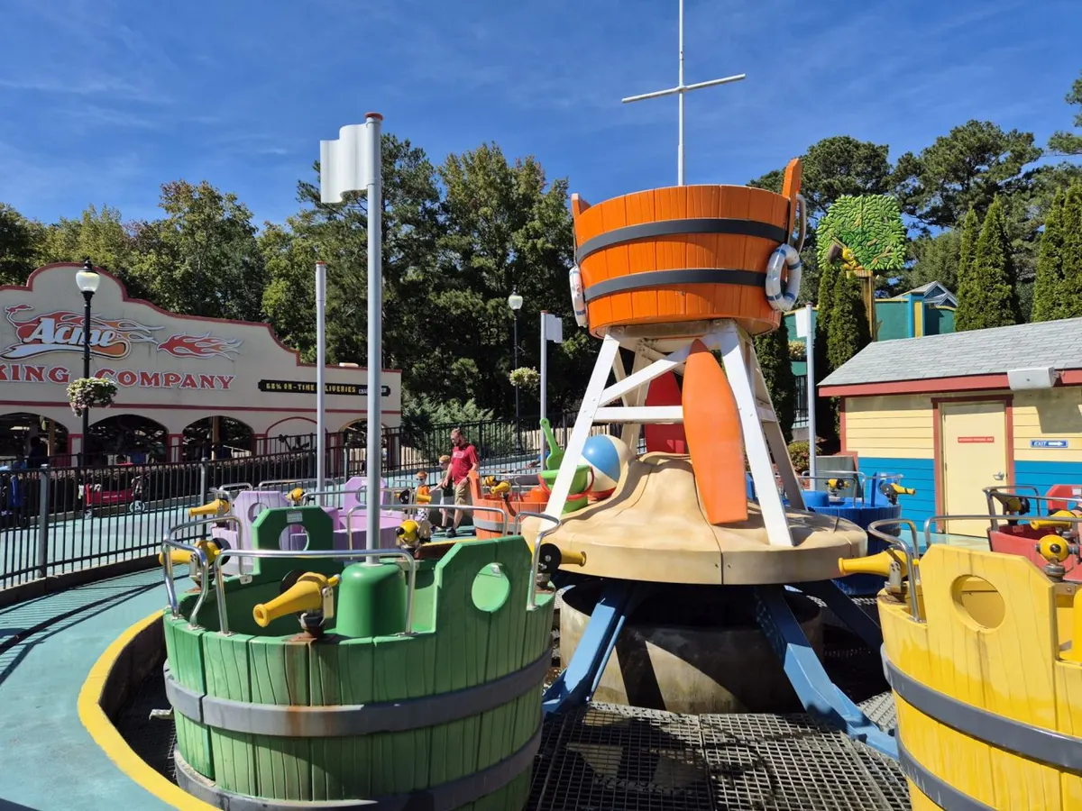 Daffy Duck Bucket Blasters
