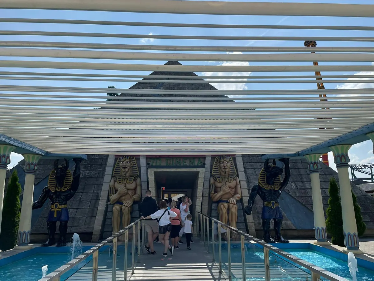 Pyramid Cinema 7D