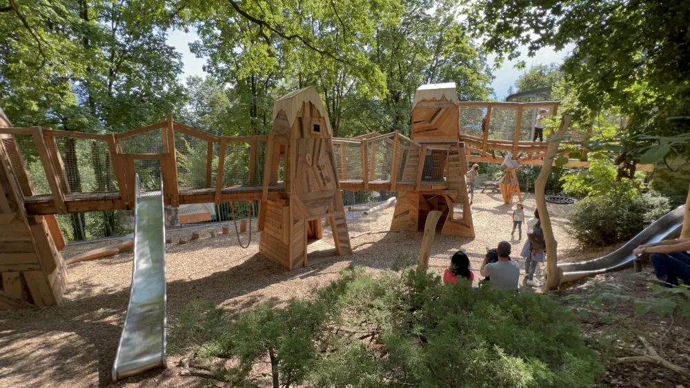 Bären-Kinderspielplatz