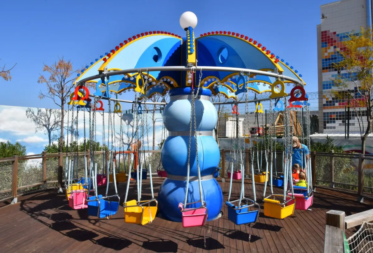 Funny Swing //  Happy Chair