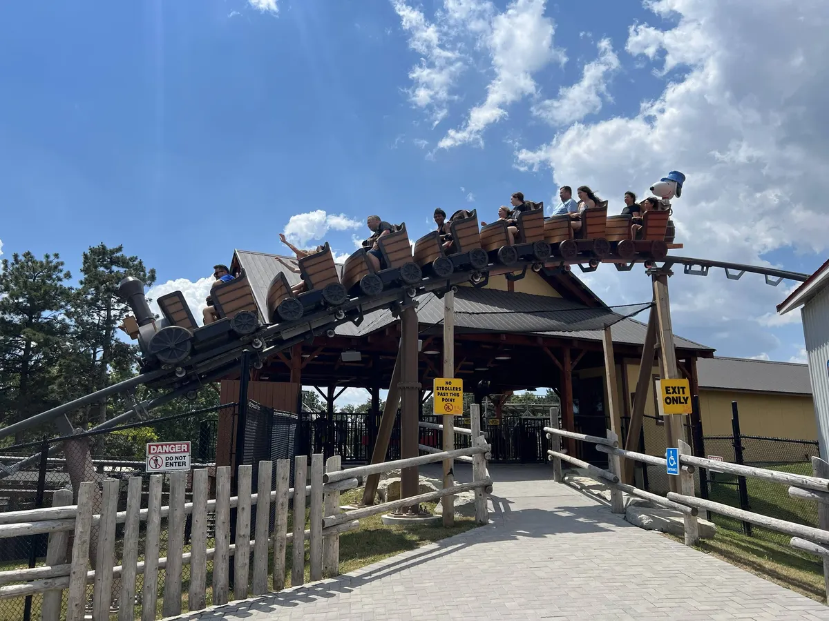 Snoopy's Racing Railway