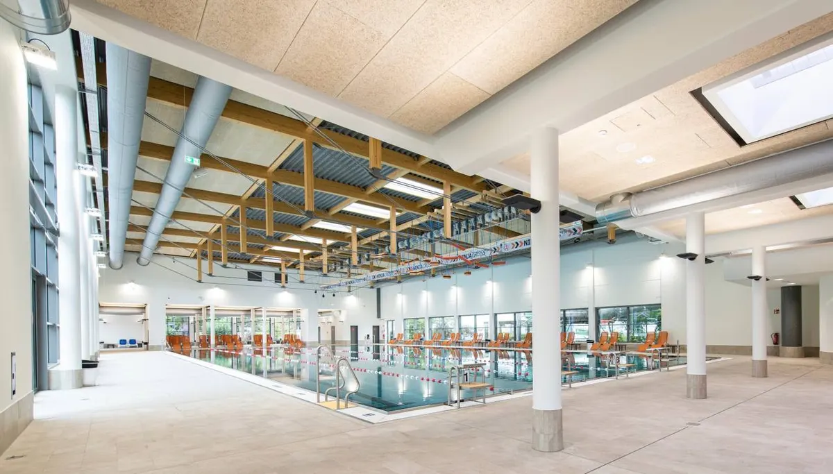 33-Meter-Schwimmbecken