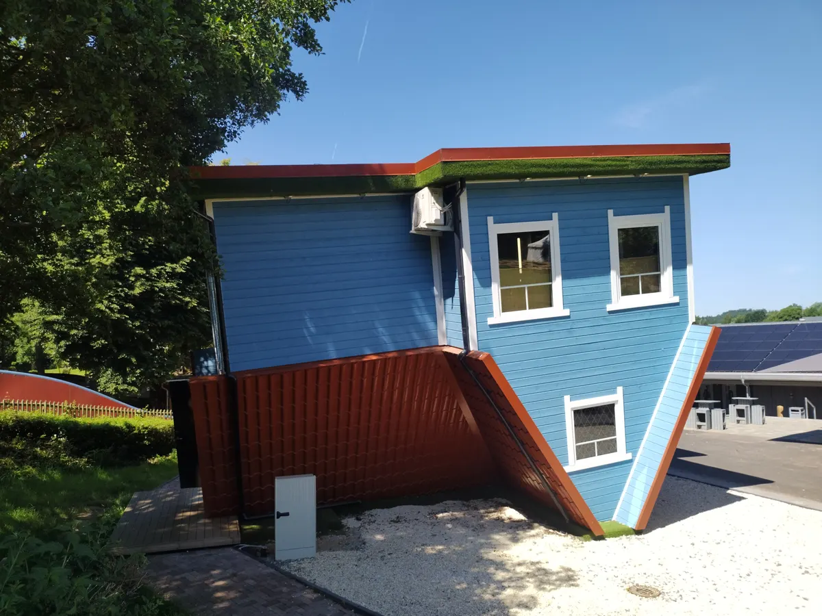 Funti's verkehrtes Haus