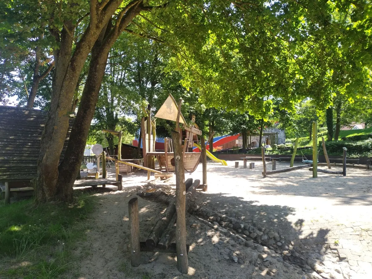 Wippen und Spielgeräte