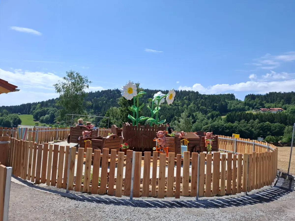 Spritzige Karussellfahrt -NEW 2026-