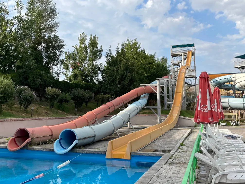 Light blue & light red slide