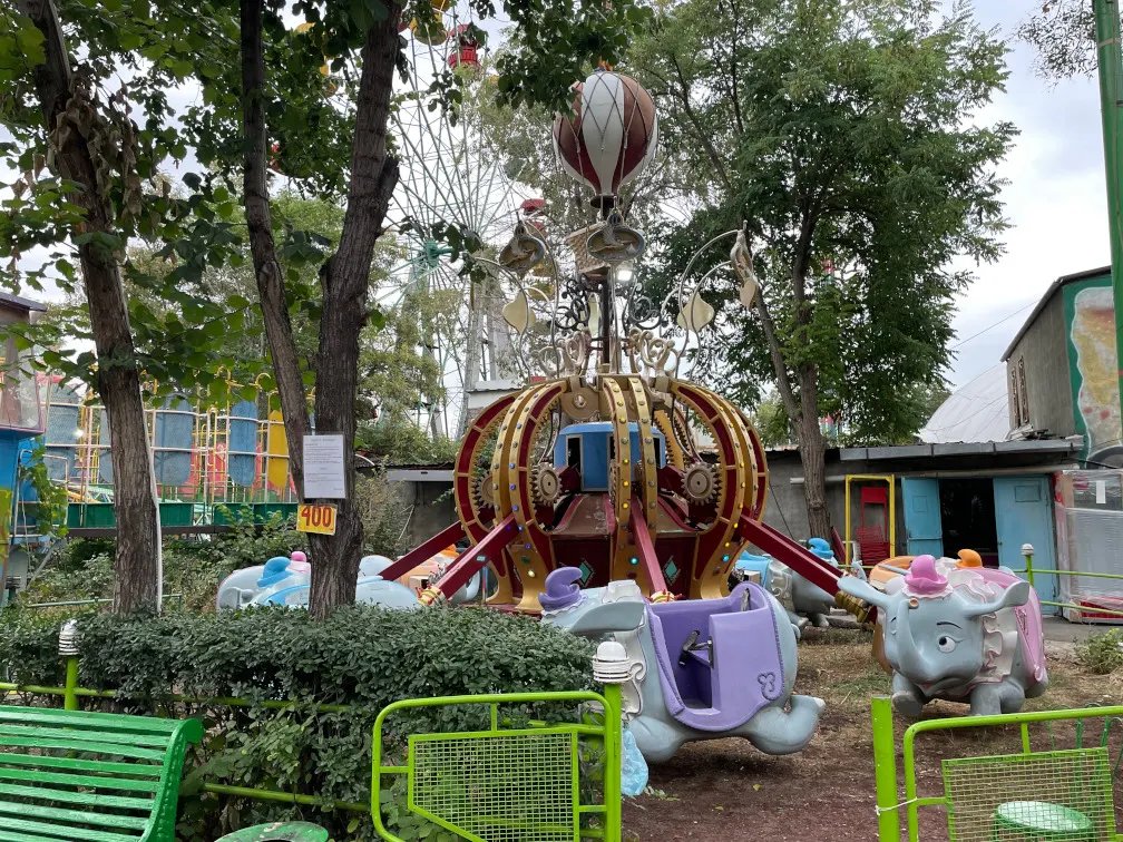 Թռչող փղիկներ / Fliegender Elefant
