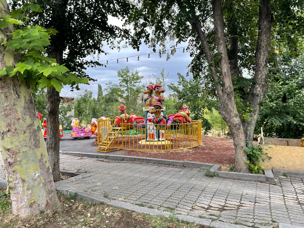 Dinosaur jump around / Ցատկող Դինոզավրը