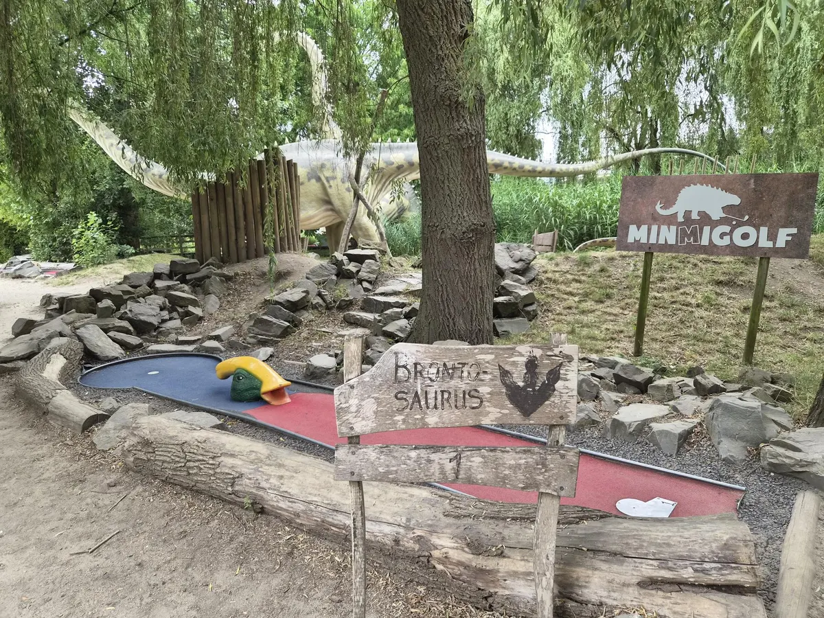 Dino Golf