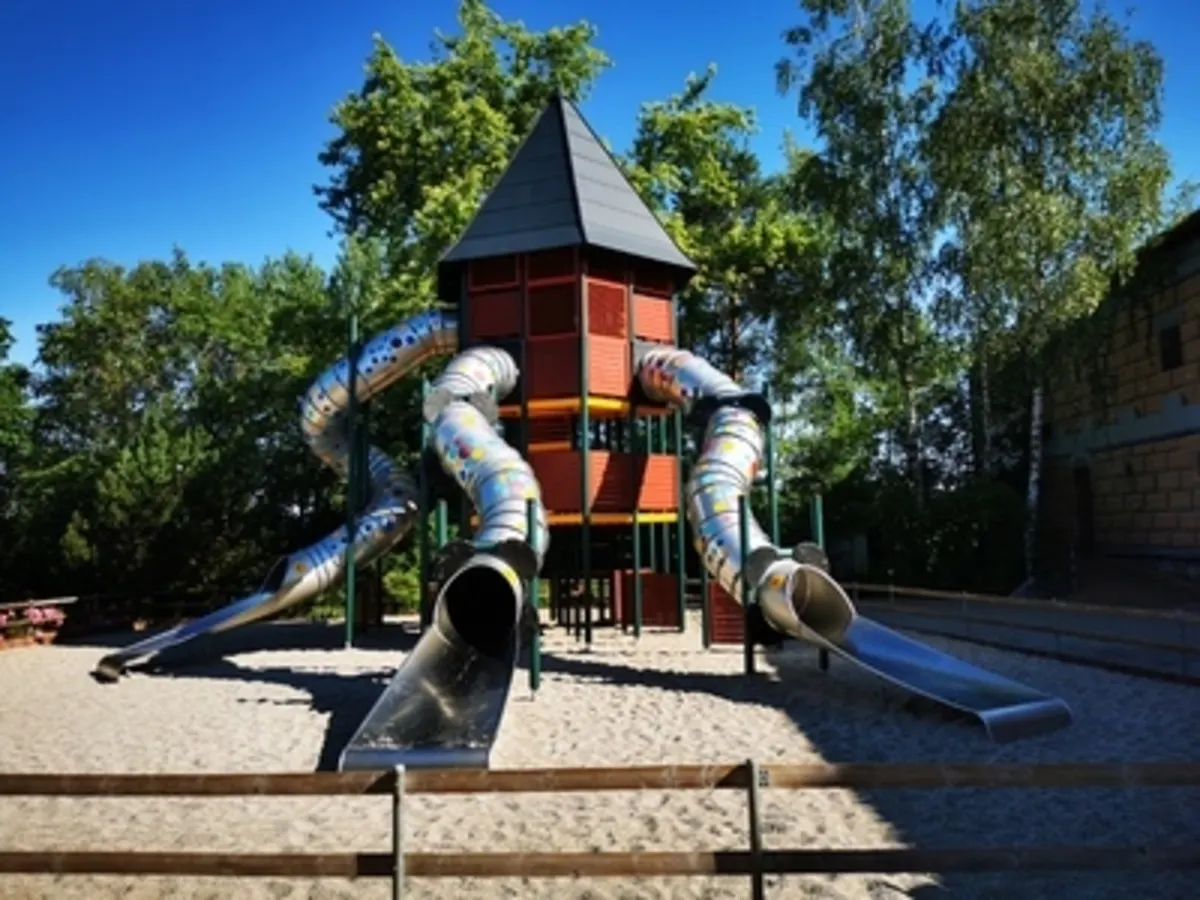 Rutschenturm & Spielplatz Minimondo