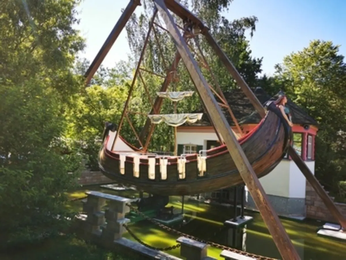 Schaukelschiff