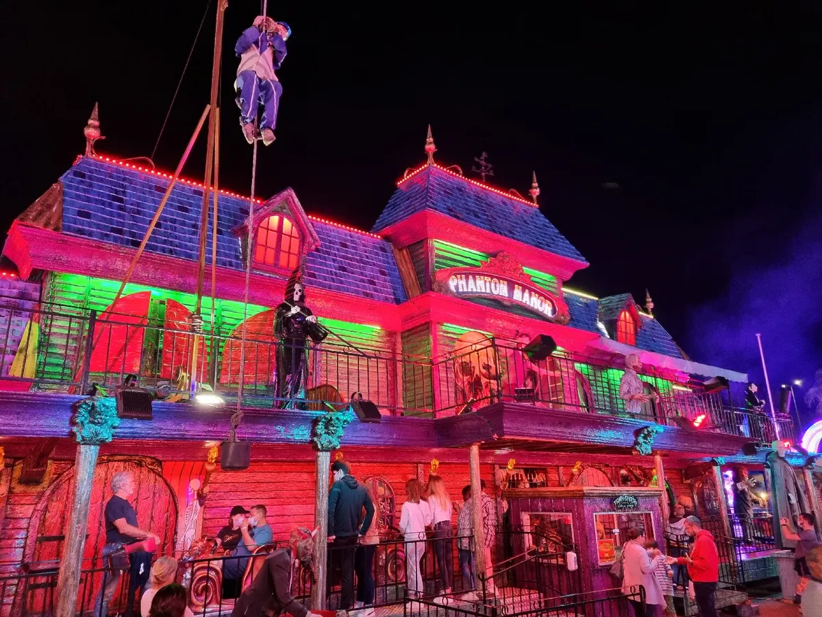 Phantom Manor (Hilt, F)