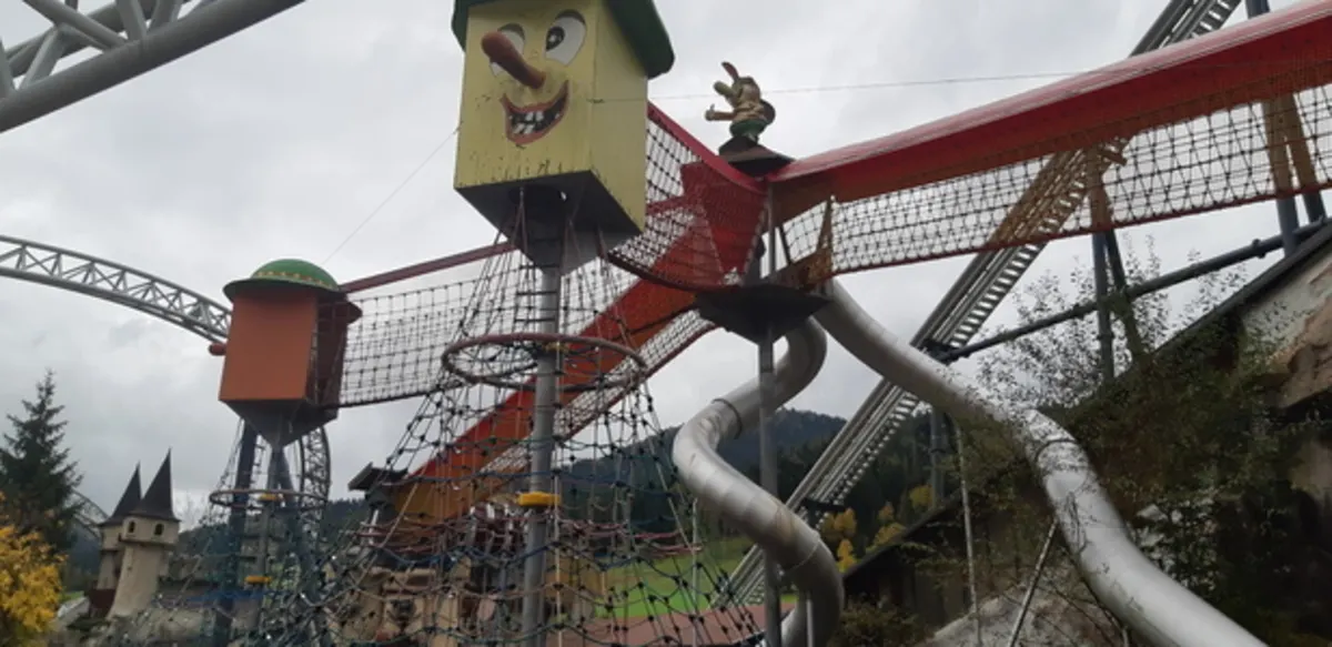 Kletterpyramiden mit Riesenrutschen