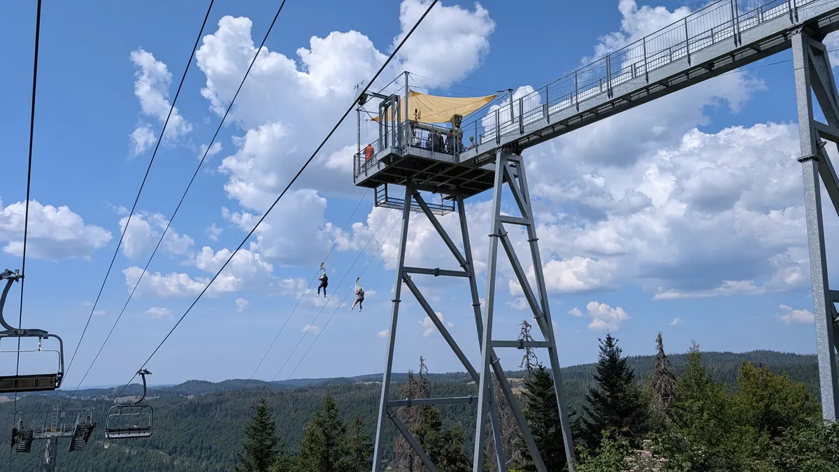 Descente en tyrolienne
