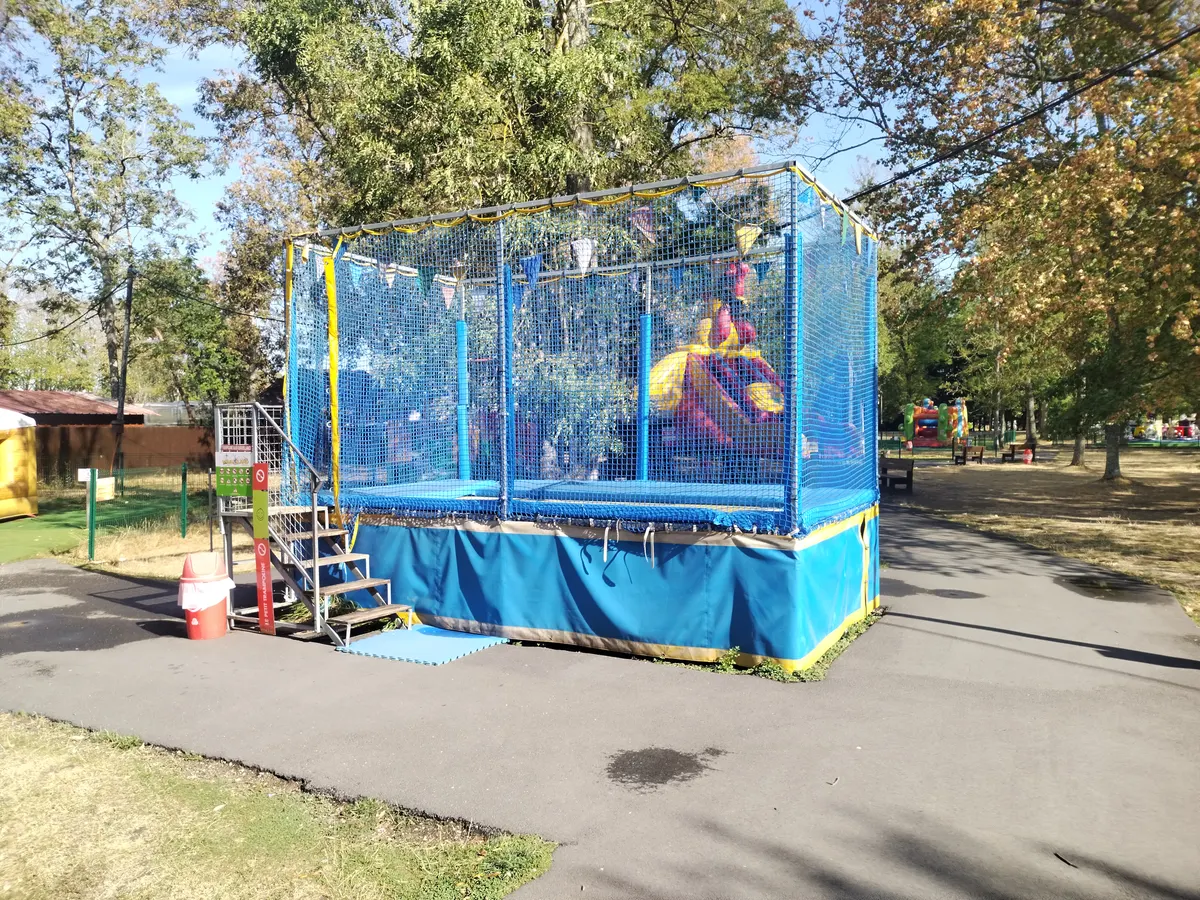 Le Petit Trampoline