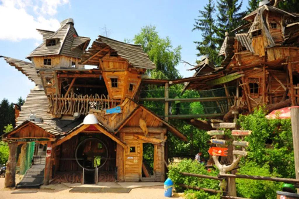 Crazy House und Holzmichl-Villa