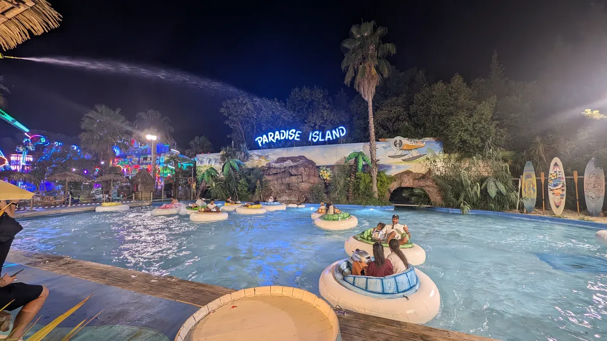 Paradise Island (Petit, F)