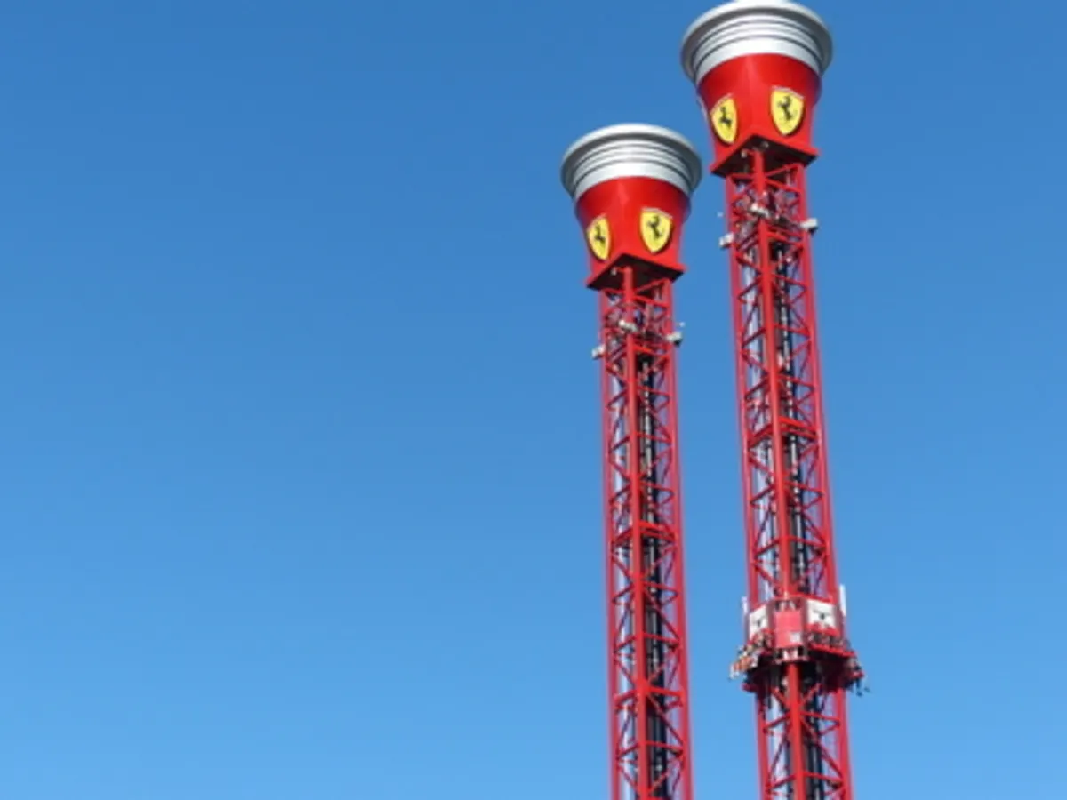 Thrill Towers: Torre Caída Libre