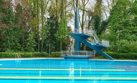 Freibad Sprungturm (Foto: Freizeitbad Oktopus)