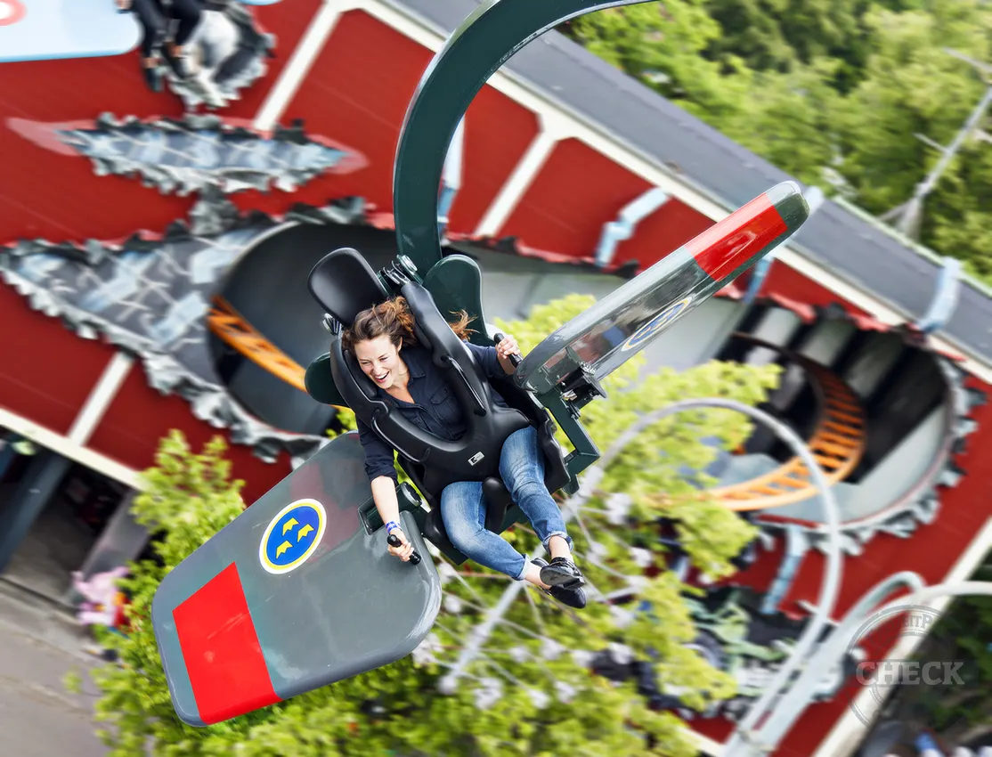 SkyRoller & Tornado im Hintergrund
