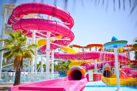 Aquashow Park-Hotel - Pink & Shark Slide (Foto: aquashow)
