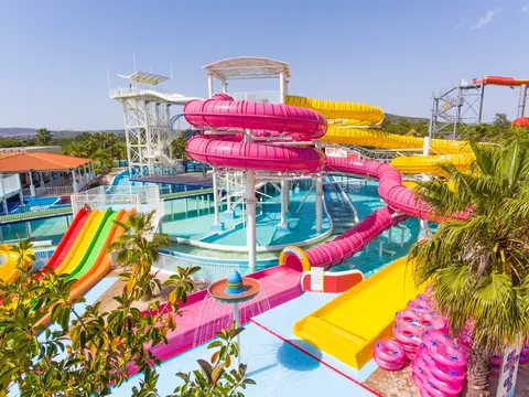 Aquashow Park-Hotel - Pink & Shark Slide (Foto: aquashow)