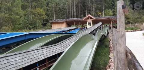 Wasser-Wirbel und Wasser-Hüpfer